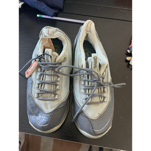 Women's Gravis Gray Light Blue Athletic Shoes Size 6
